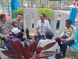 Jaga Jakarta di Pulau Tidung, Bhabinkamtibmas Sosialisasikan Layanan Polisi 110 Gratis 24 Jam
