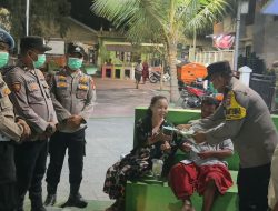 Polres Kepulauan Seribu Bagikan Masker kepada Warga dan Wisatawan, Antisipasi Paparan Debu Vulkanik Erupsi Anak Krakatau