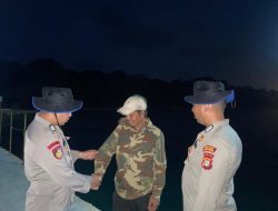 Patroli Malam Polsek Kepulauan Seribu Selatan, Polisi Sosialisasikan Layanan 110 dan Imbau Waspada Angin Kencang