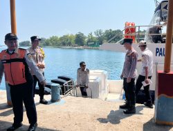 Layanan Polisi 110 Disosialisasikan, Polisi Siaga di Dermaga Kedatangan Kepulauan Seribu Jaga Wisata Tetap Aman