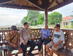 Bhabinkamtibmas Pulau Pramuka Sosialisasikan Layanan Polisi 110, Ajak Warga Jaga Kamtibmas