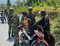 Menyapa Warga dan Menjaga Ketenangan, Patroli Gabungan Satgas Kepolisian Operasi Damai Cartenz dan TNI di Muara