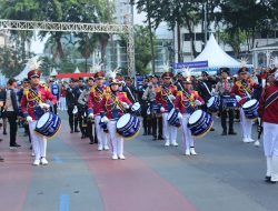 Perdana Tampil di Publik, Drum Band SMA KTB Meriahkan Sosialisasi SPMB di CFD Bundaran HI